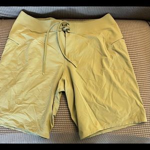 Lululemon Boardshorts - size 31